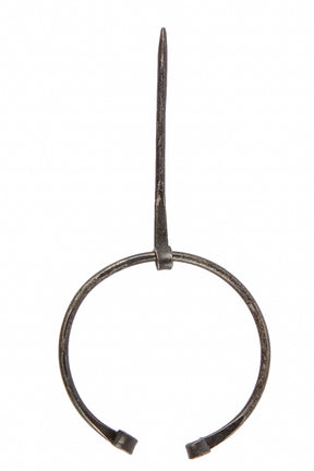 Stor stålringnål 45mm med mörk järnpatina.