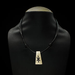 Nordiska Runor i ben: Algiz-runan (Y-format) graverad i ben på svart lädersnöre. Traditionell Elder Futhark-symbol på handgjord benrosett.