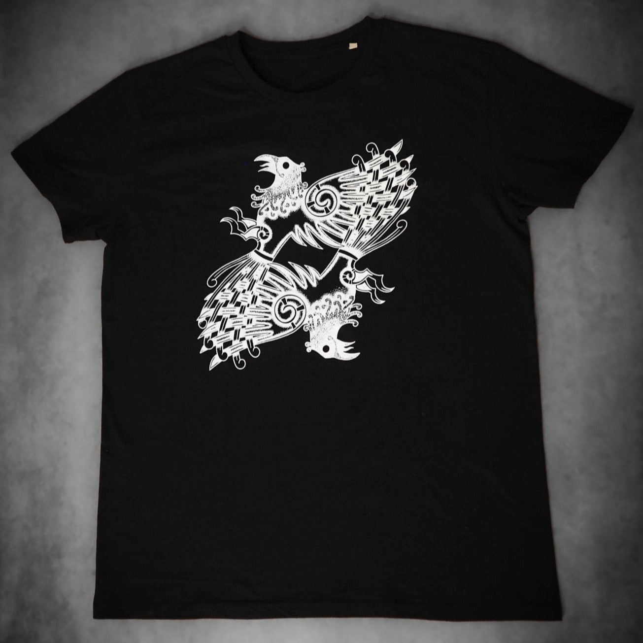 T-shirt, Hugin og Munin, smykke med ring.