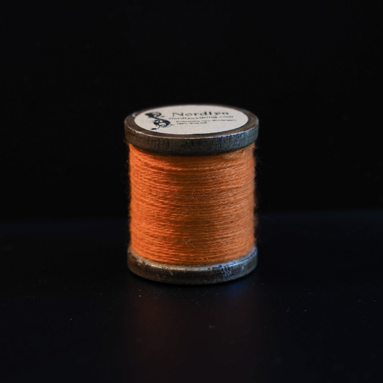 Orange brodyrtråd 100% ull, ull 100% i orange.