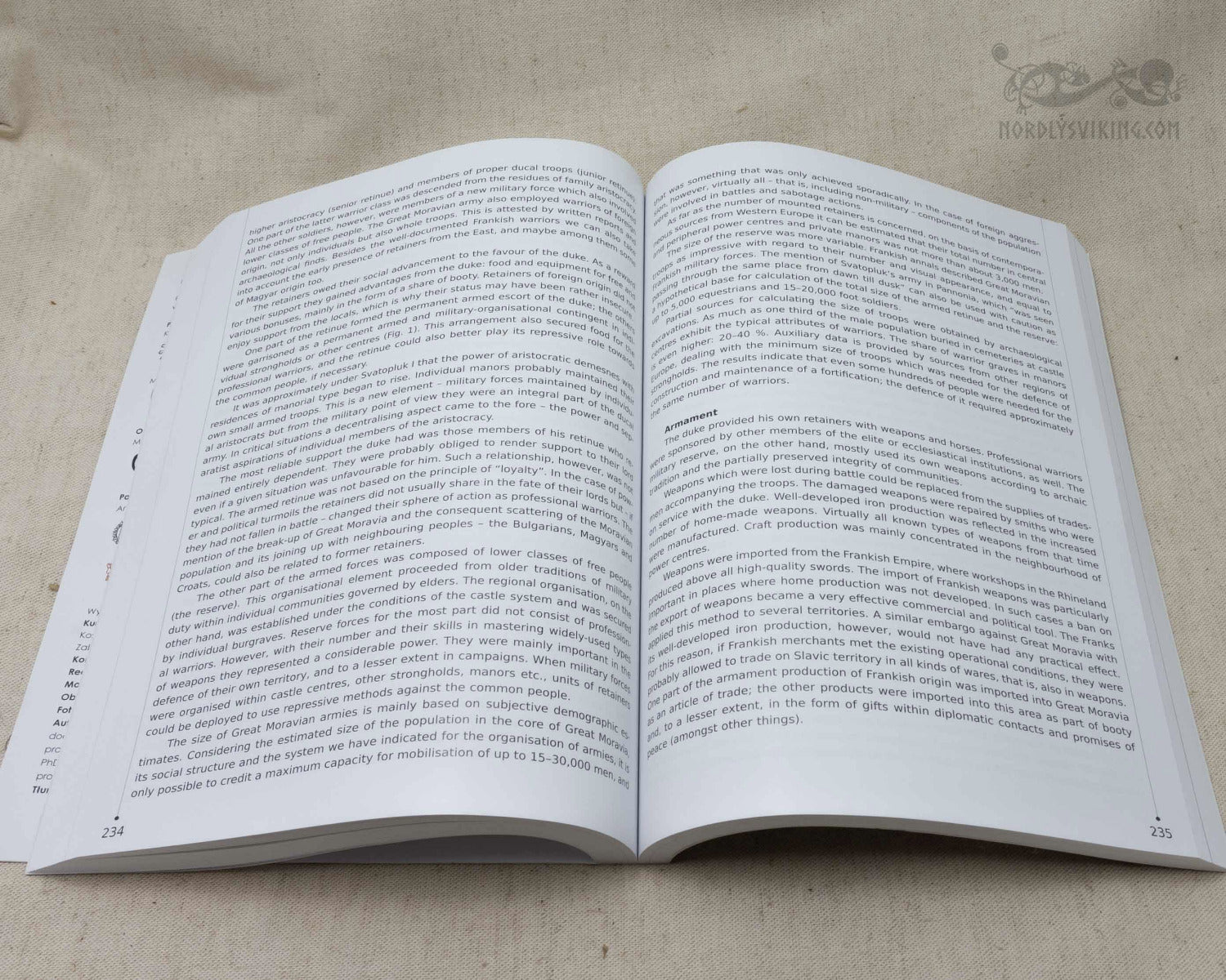 Två bokuppslag (sidor 234-235) med tätt akademisk text om historiska aspekter av Stormähren, settlement och militär organisation.