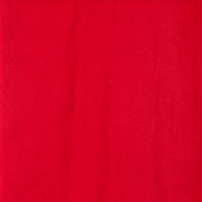 Röd kashmir sjals färgprov, visar rik och vibrant röd nyans med twilltvävad struktur i finaste ull.