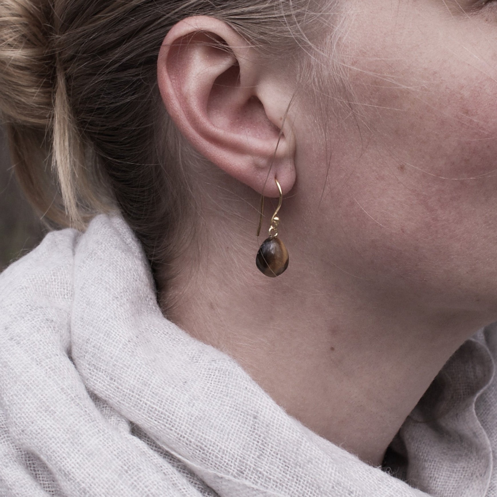 Vikingsk amulett eller hänge i metall med klassisk design.