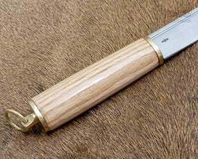 Brittisk Viking seax med bluntad egg och trä skaft - detaljvy som visar den triangulära bladformen