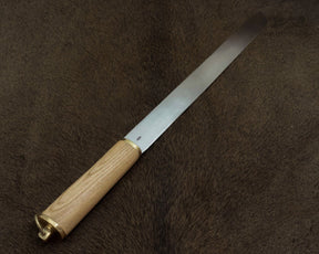 Vikingsk seax med järnutformning och detaljerad hantering.