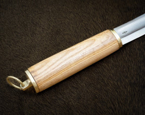 Vikingsk seax med järnutformning och detaljerad hantering.