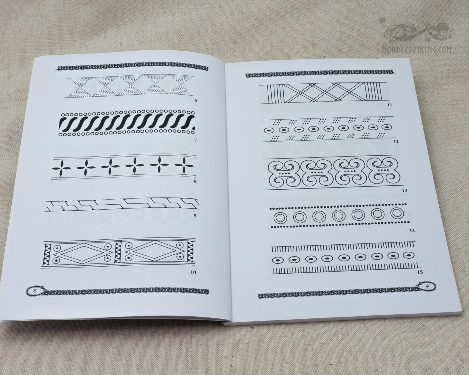Sida ur bok om Vendel och Dark Age ornamental design.