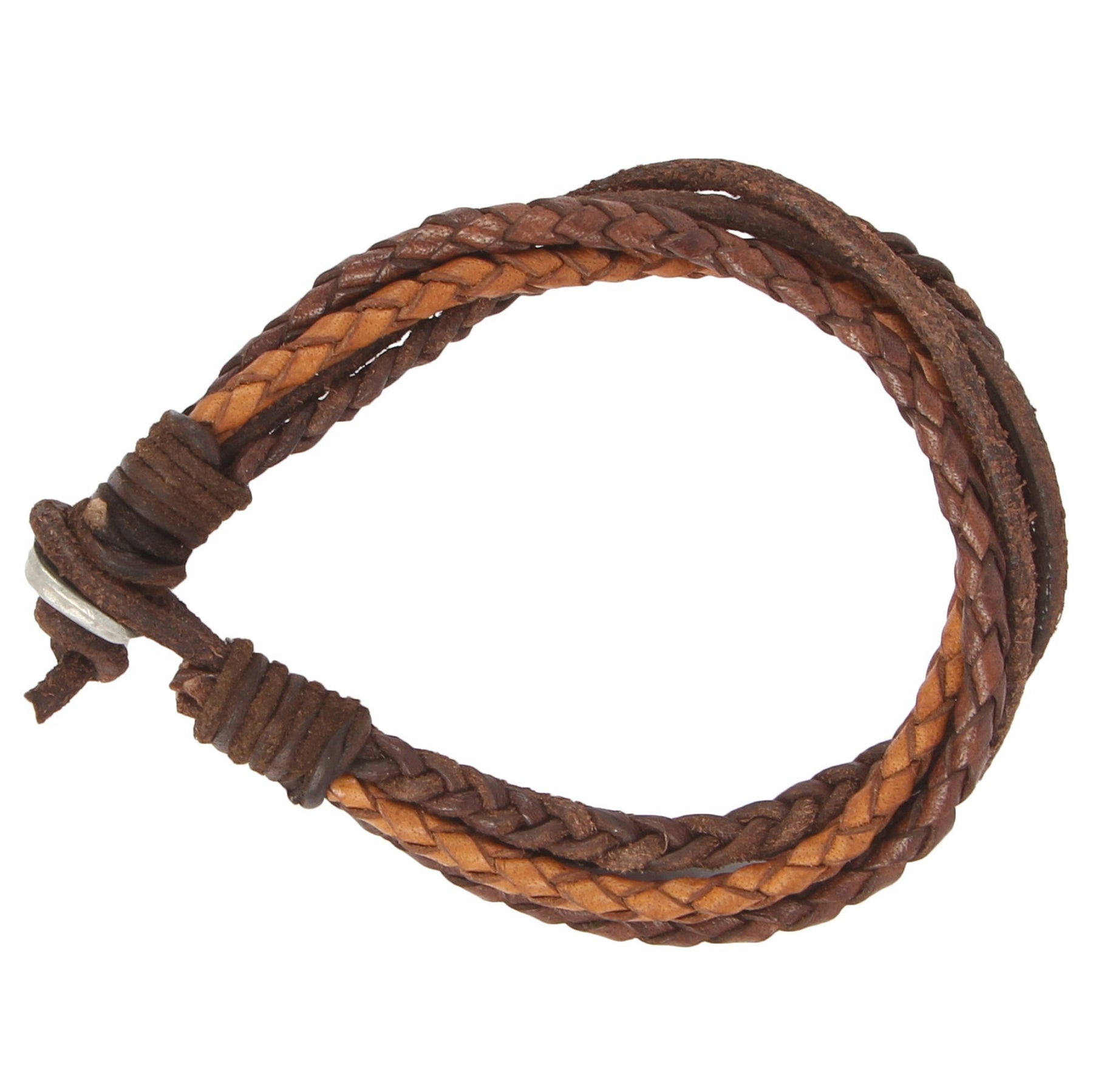 Justerbara läderarmbandet fotograferat framifrån på vit bakgrund, visar flätmönster och stängningsmekanismen