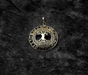 Yggdrasil hängsmycke av mässing med livsträds motiv, keltiska detaljer och zodiakala symboler, guld färg